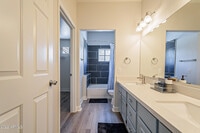 600 Grove Pky photo'