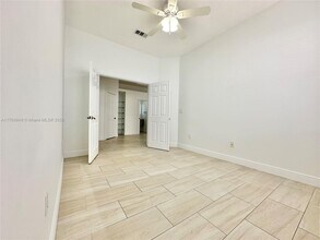 11300 NW 48th Ter in Doral, FL - Building Photo - Building Photo