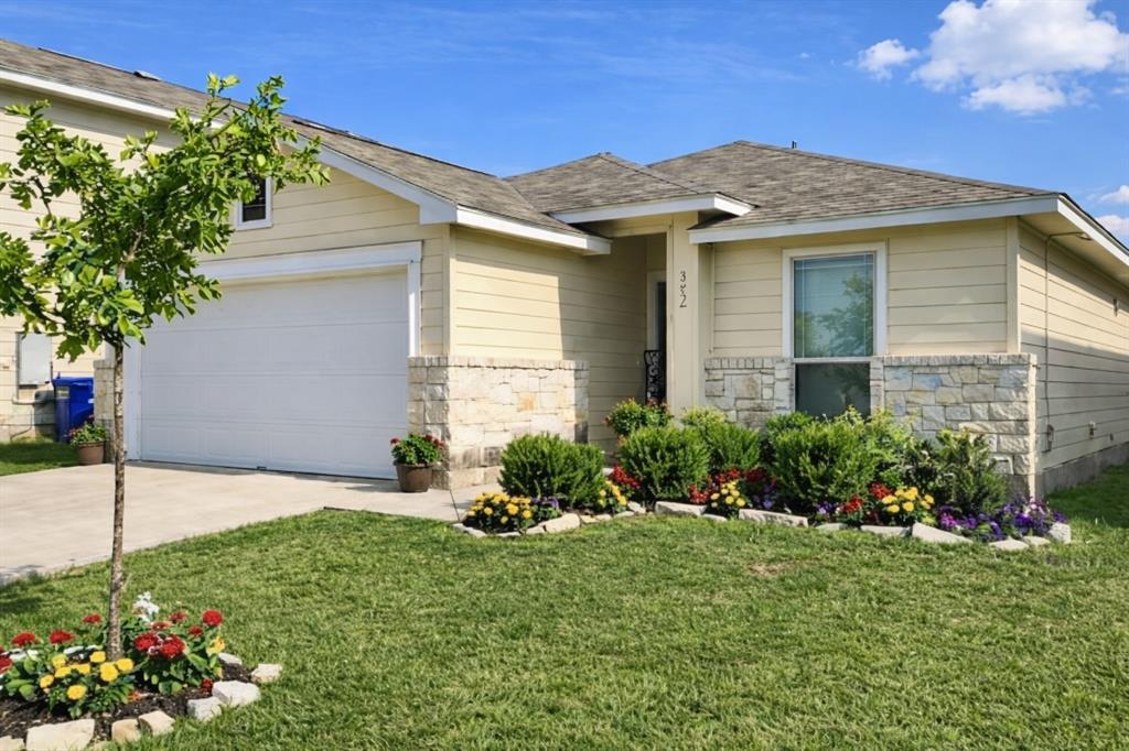 332 Liberty St in Hutto, TX - Building Photo