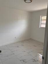 121 E 6th St in Hialeah, FL - Building Photo - Building Photo