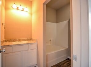 PRE-LEASE for August 2026!! 3 Bed/ 3.5 Bat in College Station, TX - Building Photo - Building Photo