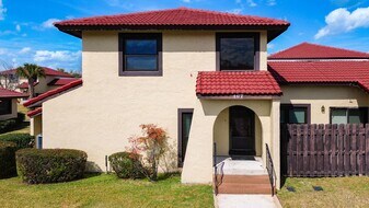 467 Hunter Cir in Kissimmee, FL - Building Photo