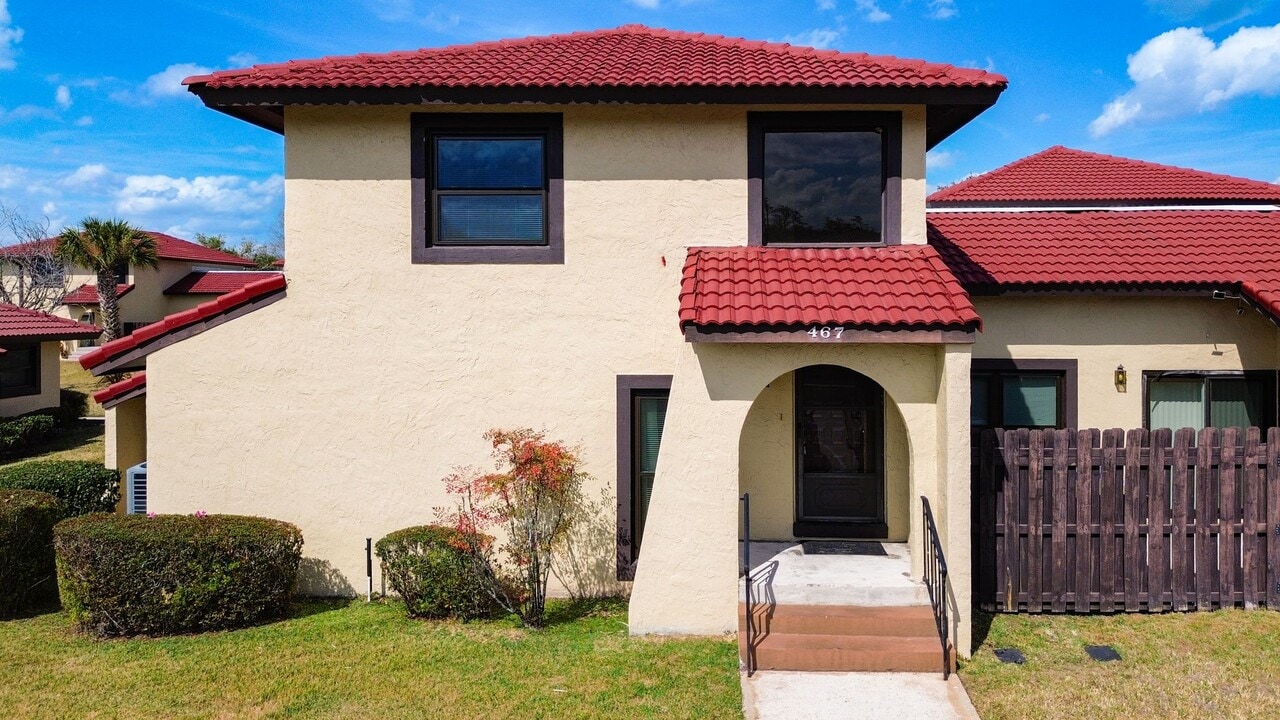 467 Hunter Cir in Kissimmee, FL - Foto de edificio