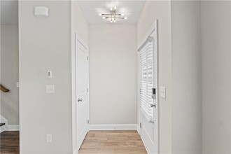 2410 Lakeshore Ln in Atlanta, GA - Building Photo - Building Photo