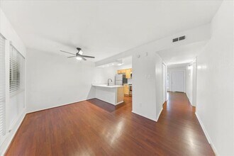 6910 Hart Ln in Austin, TX - Building Photo - Building Photo