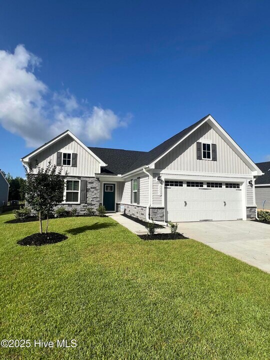 1111 Middle Crst Dr NE in Bolivia, NC - Building Photo