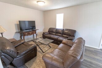 201 Wheaton Ct in Columbia, MO - Building Photo - Building Photo