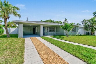 12 Wellesley Dr in Lake Worth Beach, FL - Building Photo - Building Photo