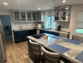 3913 Viader Dr in Modesto, CA - Building Photo - Building Photo