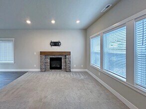 3740 Rockcress Rd in Eugene, OR - Building Photo - Building Photo