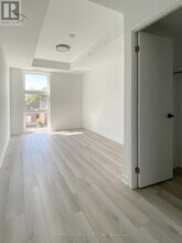 2000 Bathurst St in Toronto, ON - Building Photo - Building Photo