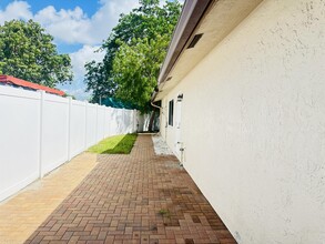 7221 SW 14th St in North Lauderdale, FL - Building Photo - Building Photo