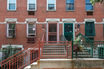 8 E 118th St in New York, NY - Building Photo - Building Photo