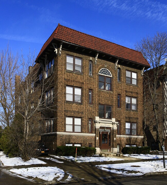 Boulevard in Cleveland Heights, OH - Foto de edificio