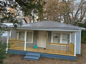 609 Cedar St in Wadesboro, NC - Building Photo