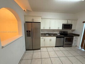 6912 NW 179th St in Hialeah, FL - Building Photo