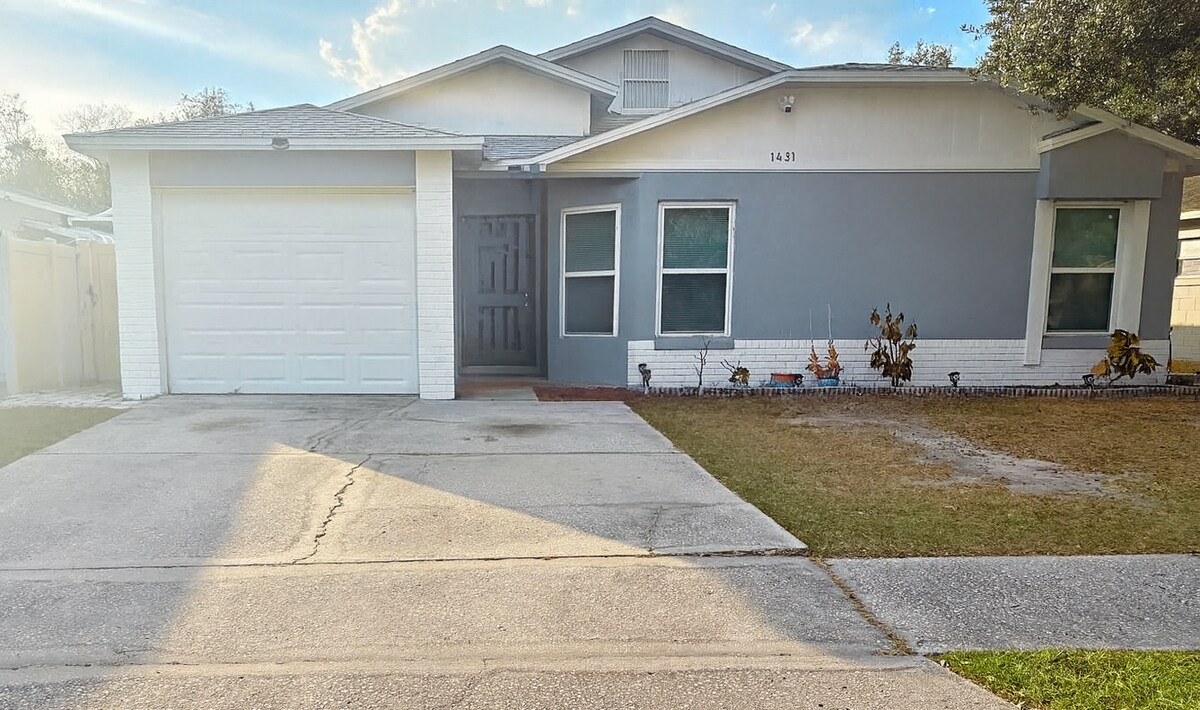 1431 Thistledown Dr in Brandon, FL - Foto de edificio