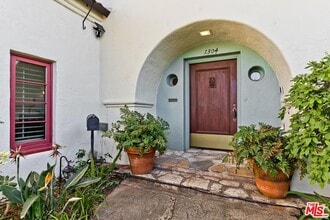 1304 San Vicente Blvd in Santa Monica, CA - Building Photo - Building Photo