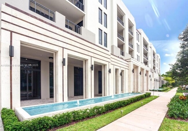 718 Valencia Ave, Unit 202 in Coral Gables, FL - Building Photo - Building Photo