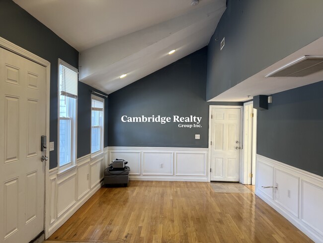 89 Spring St, Unit 3 in Cambridge, MA - Foto de edificio - Building Photo