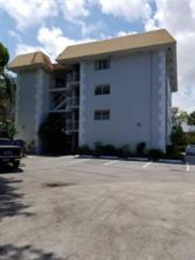 1407 NE 56th St, Unit 201 in Fort Lauderdale, FL - Building Photo - Building Photo