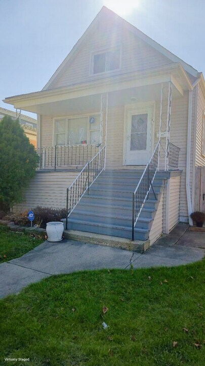5452 N Luna Ave in Chicago, IL - Building Photo