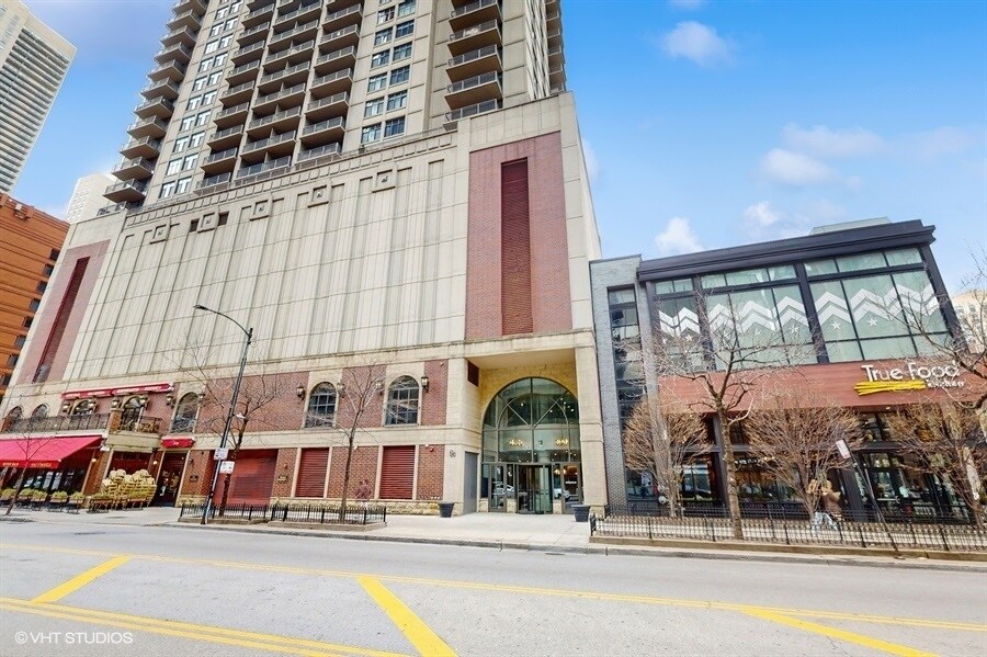 630 N State St in Chicago, IL - Building Photo