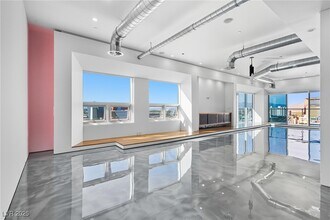 200 Hoover Ave in Las Vegas, NV - Building Photo - Building Photo