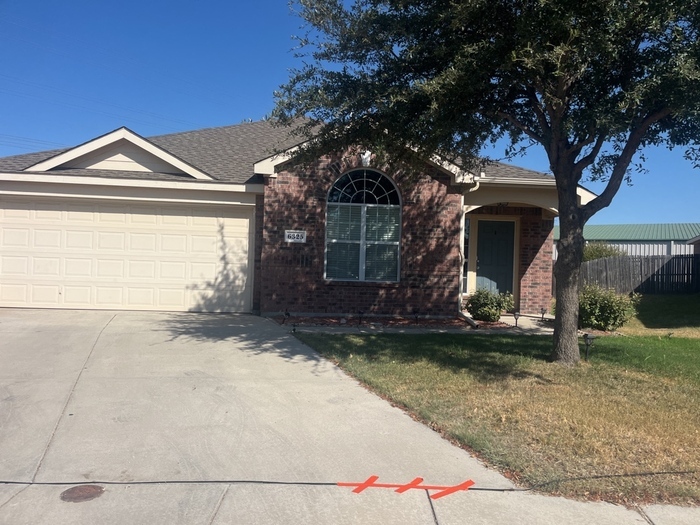 6325 Stone Lake Ct in Fort Worth, TX - Building Photo