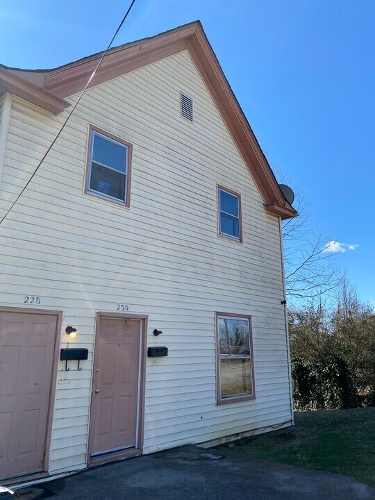 228-230 Patton Ave NW in Roanoke, VA - Building Photo