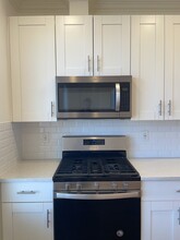 373 Danforth Ave, Unit 201 in Jersey City, NJ - Building Photo - Building Photo