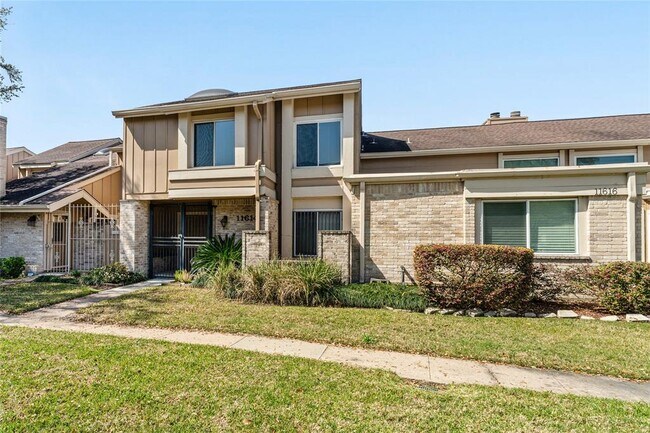 11614 Village Pl Dr in Houston, TX - Building Photo - Building Photo