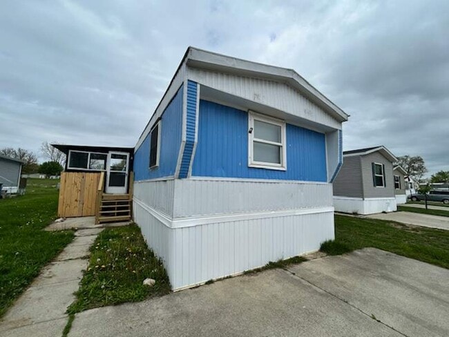 property at 3218 Victor Ln