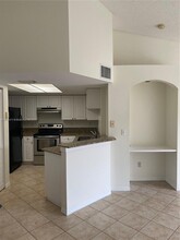 300 Crestwood Ct N, Unit 310 in Royal Palm Beach, FL - Building Photo - Building Photo