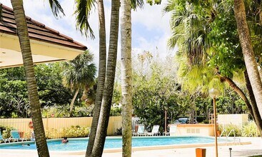 7705 Camino Real in Coral Gables, FL - Building Photo - Building Photo