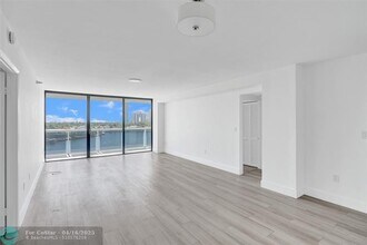 20515 E Country Club Dr in Miami, FL - Building Photo - Building Photo
