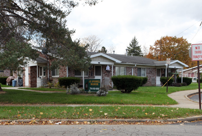 McDowell Manor in Sharon, PA - Foto de edificio - Building Photo