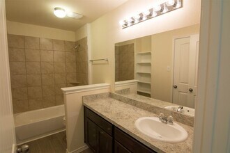 456 Upper Creek Dr in Willis, TX - Building Photo - Building Photo