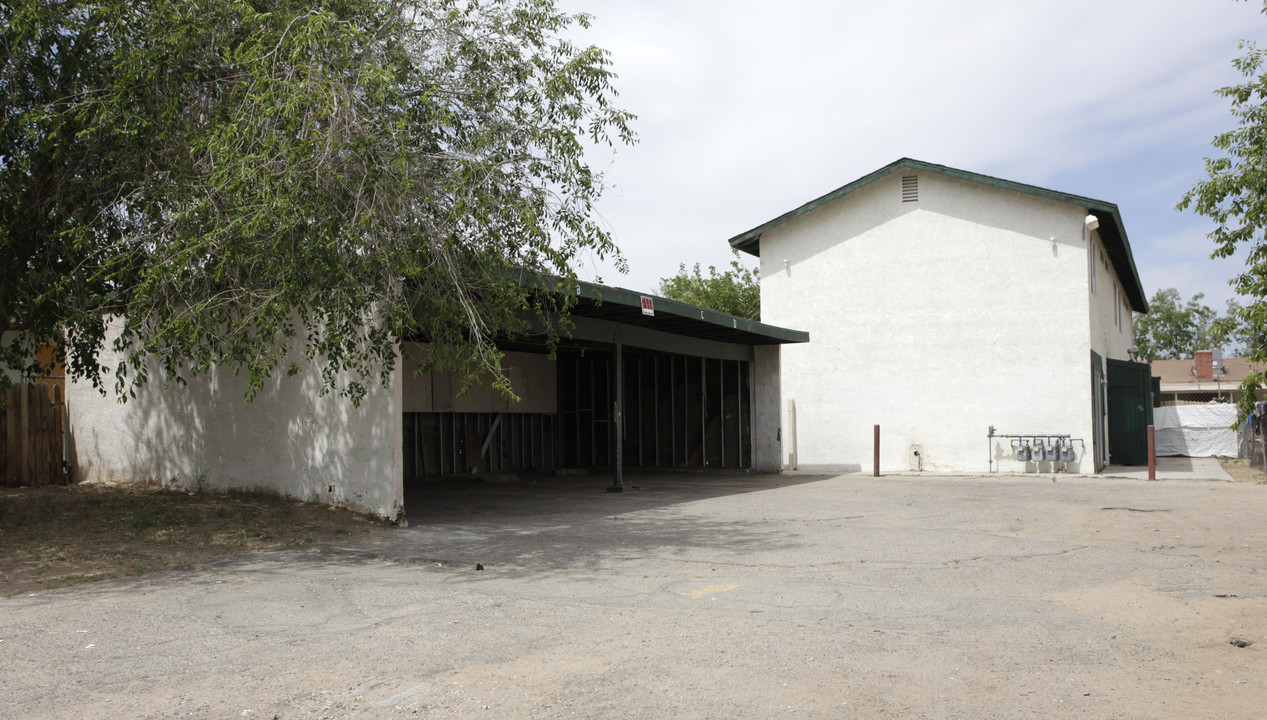 Casaba Apartments in Adelanto, CA - Foto de edificio