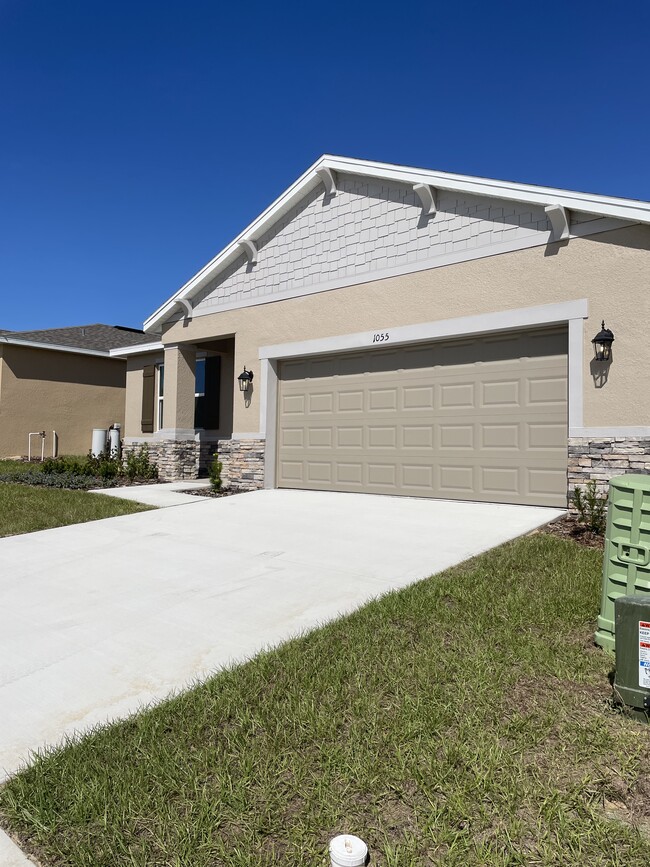 1055 Patriot Loop in Haines City, FL - Foto de edificio - Building Photo