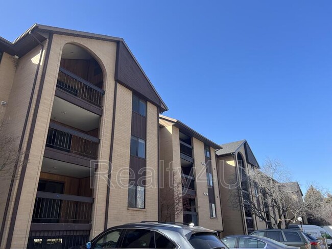 2244 N Canyon Rd in Provo, UT - Foto de edificio - Building Photo