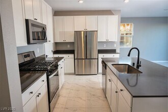 4694 Mystic Quartz Ct in Las Vegas, NV - Building Photo - Building Photo