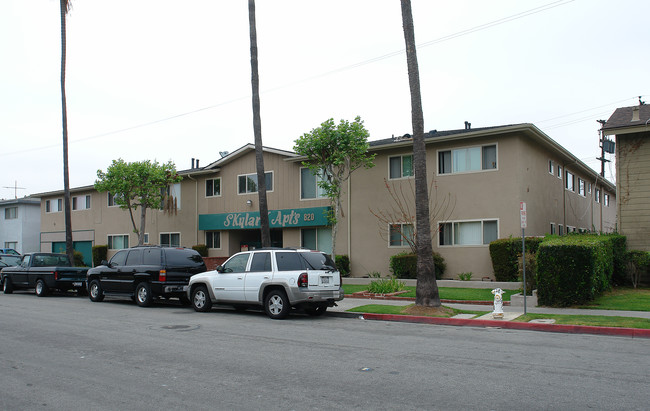 Skylark Apartments in Costa Mesa, CA - Building Photo - Building Photo