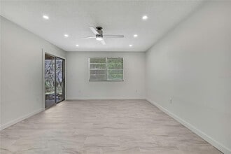 10986 W Tidewater Cir in Crystal River, FL - Building Photo - Building Photo