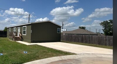 113 Atakapa Ct in Jarrell, TX - Building Photo - Building Photo