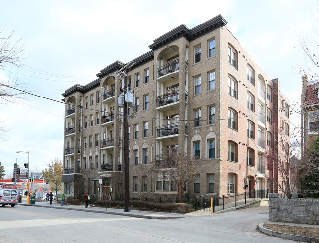 The Monterey Condominiums in Washington, DC - Foto de edificio - Building Photo