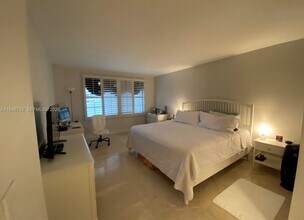 155 Ocean Ln Dr in Key Biscayne, FL - Building Photo - Building Photo