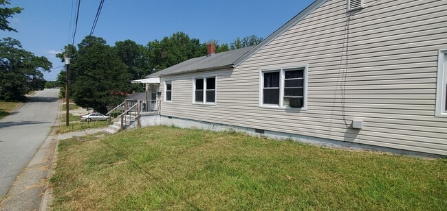 property at 2400 Maywood St