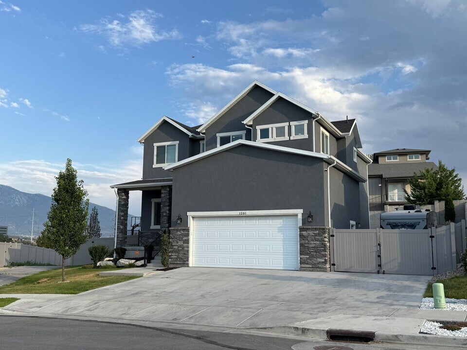 1201 W Waverly Hills Ln in West Jordan, UT - Building Photo