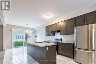 8652 Pawpaw Ln in Niagara Falls, ON - Building Photo - Building Photo